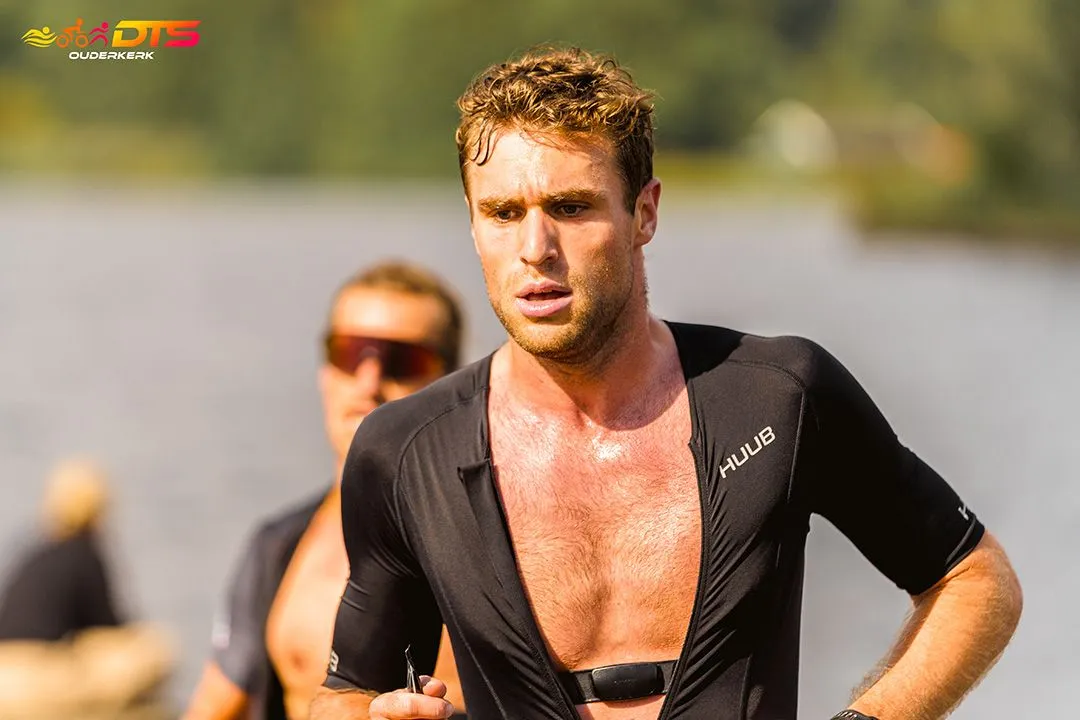 Dutch Triathlon Series Ouderkerk — triatleet na het zwemonderdeel